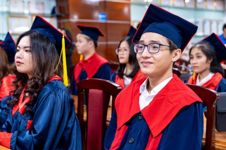 Tân Thạc sĩ, Cử nhân vinh dự nhận bằng tốt nghiệp Quốc tế từ Đại học Lincoln - Hoa kỳ trong lễ bế giảng và trao bằng tốt nghiệp 2023 70