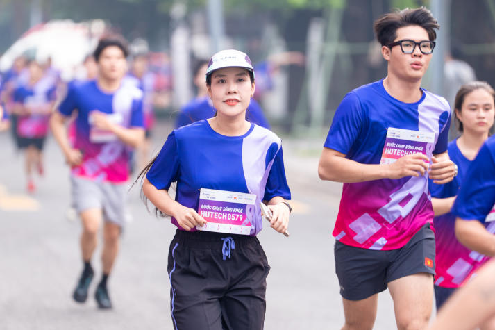 Gần 1.000 vận động viên HUTECH lan tỏa yêu thương cùng Giải chạy “Bước chạy Sống khoẻ” 67