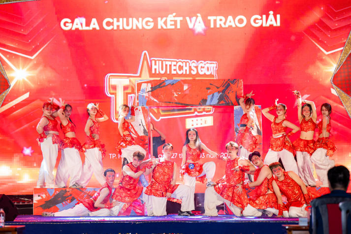 [Ảnh] Những khoảnh khắc vỡ òa cảm xúc tại Chung kết HUTECH’s Got Talent 2026 84