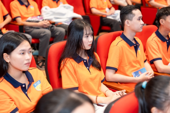 TÂN SINH VIÊN KHÓA 2025 CHÍNH THỨC BƯỚC VÀO HÀNH TRÌNH KHỞI ĐẦU CỦA NHỮNG ƯỚC MƠ 95