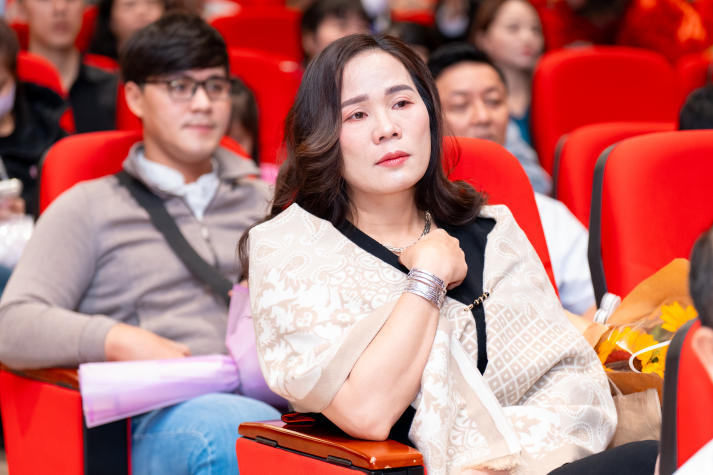 Lễ trao bằng tốt nghiệp HUTECH: Vinh danh nghị lực học tập vượt giới hạn thời gian và tuổi tác 100