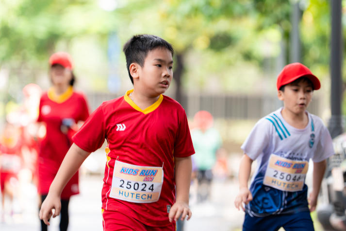 [Video] Sôi động, gắn kết và bùng nổ tại Hội thao Cán bộ - Giảng viên - Nhân viên HUTECH 2025 184