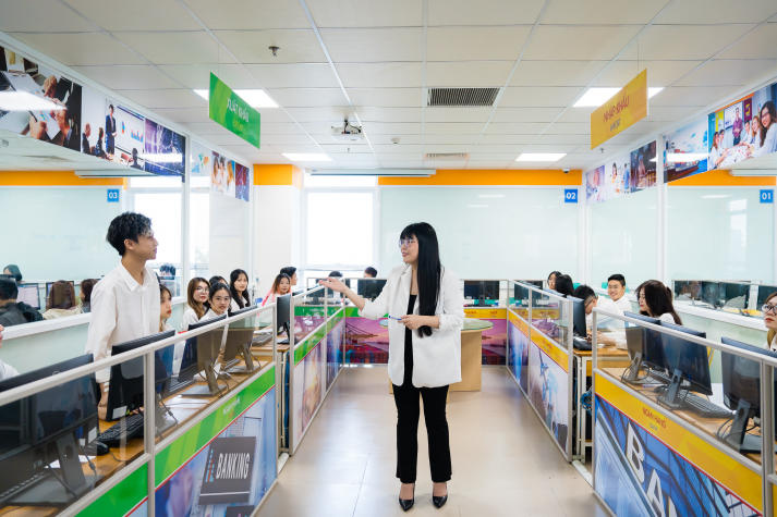 [Hướng nghiệp 2026] Tốt nghiệp Logistics làm gì? Bản đồ nghề nghiệp trải dài từ cảng biển, kho vận đến thương mại điện tử 17