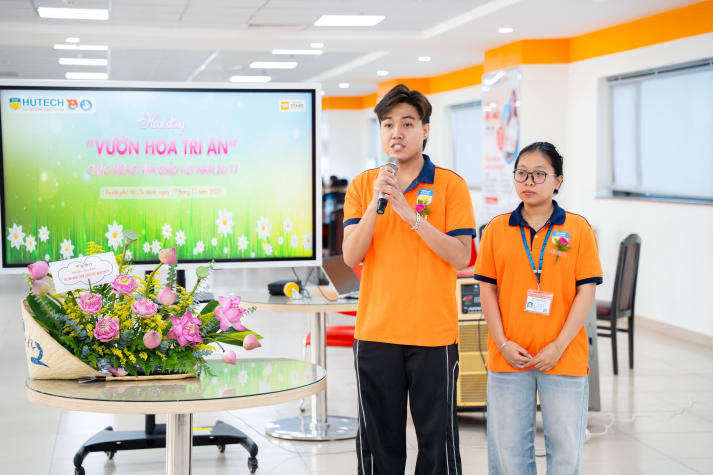 [Ảnh] Khoảnh khắc đẹp tại cuộc thi cắm hoa 20/11: Sinh viên HUTECH gửi trọn yêu thương đến các nhà giáo 52
