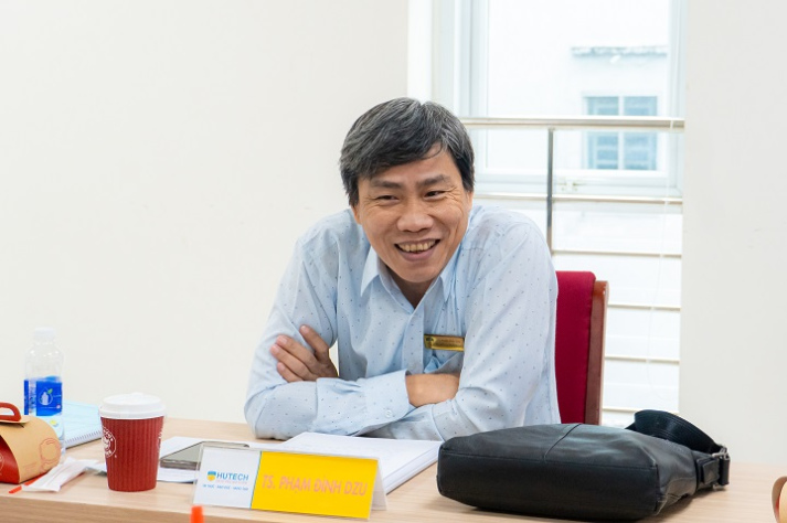 Kết nối giữa lý luận và thực tiễn trong buổi bảo vệ luận văn/đề án tốt nghiệp Thạc sĩ ngành Marketing 32