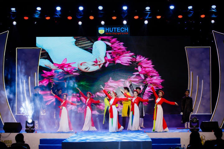 Nữ sinh Nguyễn Thị Tuyết Nhung đăng quang Hoa khôi Miss HUTECH 2023 430
