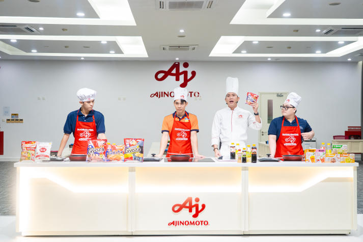 Sinh viên Công nghệ thực phẩm “mắt thấy, tay chạm” quy trình sản xuất xanh tại Nhà máy Ajinomoto Việt Nam 40