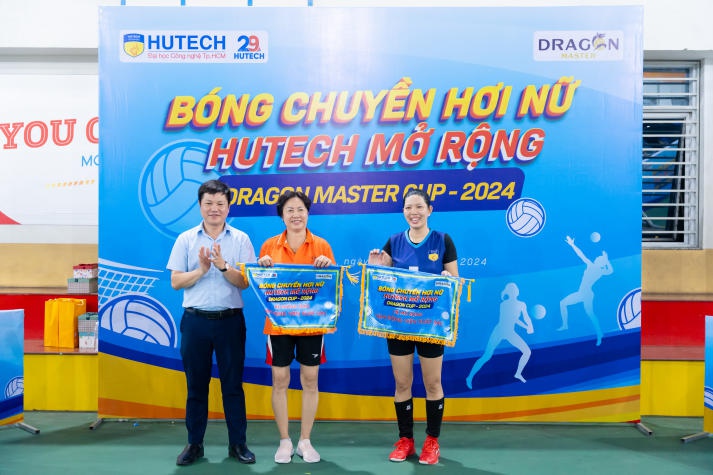 [Video] Đội chủ nhà giành ngôi vô địch Giải Bóng chuyền hơi nữ HUTECH mở rộng năm 2024 - Dragon Master Cup 319