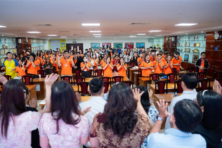 [Ảnh] Noi theo khẩu hiệu “From zero to hero”, tân binh Khoa Tiếng Anh HUTECH tự tin chinh phục ngôn ngữ toàn cầu 48