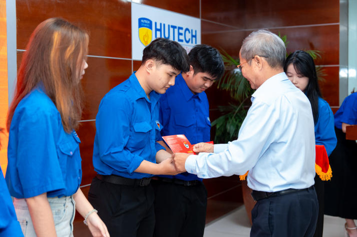 Lễ kết nạp Đoàn viên HUTECH: Bồi đắp lý tưởng, lan tỏa tinh thần trách nhiệm của tuổi trẻ 34