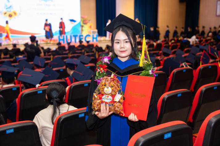 Các tân khoa HUTECH và hành trình học tập không ngừng nghỉ 116