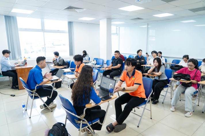 Hoàn tất phỏng vấn tuyển quân Mùa hè xanh HUTECH 2025, sẵn sàng cho ngày ra quân 88