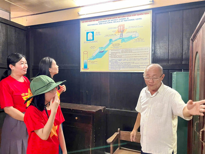 Đảng viên Chi bộ 7 HUTECH về nguồn bồi đắp lý tưởng cách mạng 62