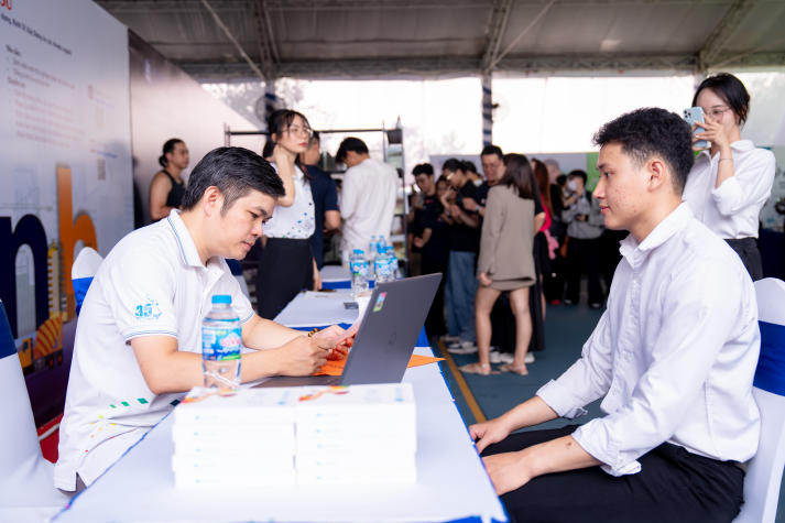 HUTECH TECHSHOW 2025: Nearly 3,000 open job opportunities, 370 graduation projects on display 79