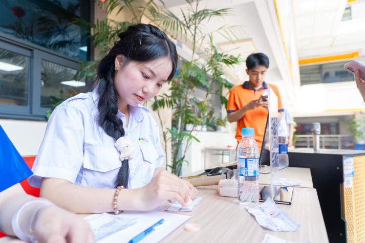 Sinh viên Khoa Tài chính - Thương mại bứt phá thể lực tại Ngày hội Thanh niên khỏe 91