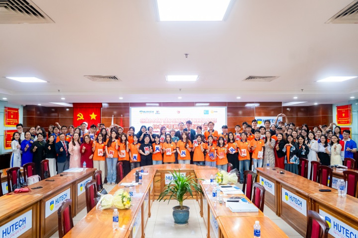 Học tập chuyên môn và giao lưu quốc tế: Hành trang mới cho tân sinh viên Khoa Nhật Bản học 85