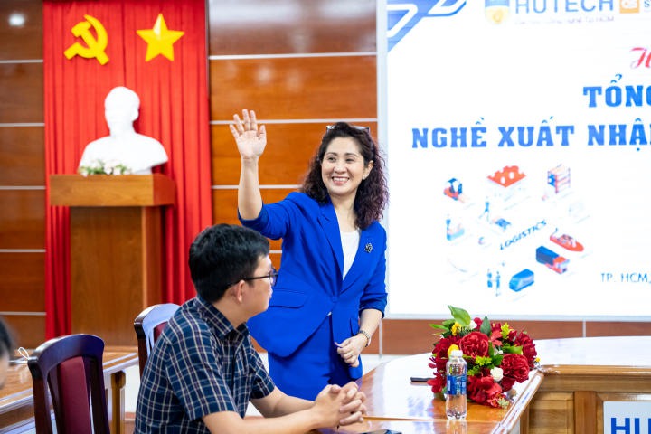 Sinh viên VKIT tìm hiểu nghề Xuất nhập khẩu và Logistics qua hội thảo 4