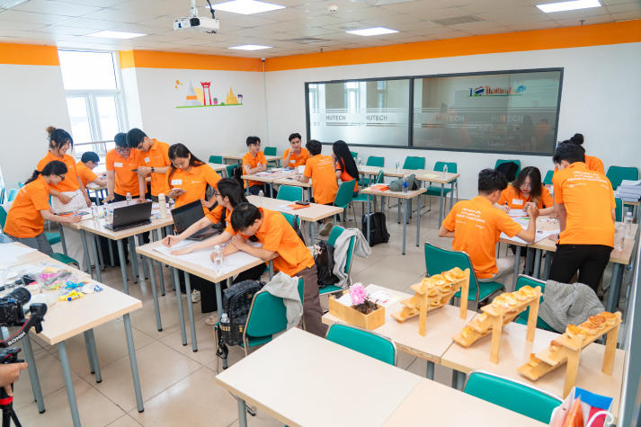 [Video] HUTECH-ers trang bị kiến thức thực chiến về trách nhiệm xã hội của doanh nghiệp 78