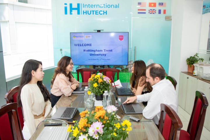 HUTECH students learn about dual degree programs with Nottingham Trent University (UK) 9