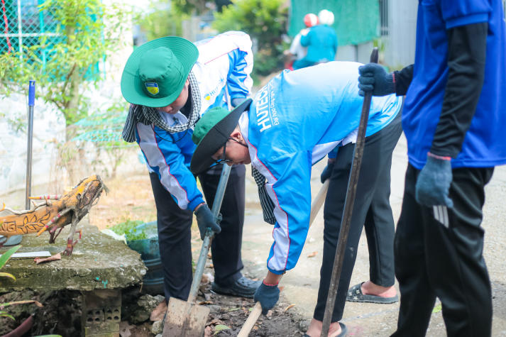 Mùa hè xanh HUTECH 2025: Bước chân tình nguyện, lan tỏa niềm tin 214
