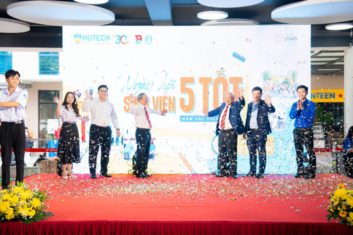 Ngày hội Sinh viên 5 tốt HUTECH năm học 2024 - 2025: Chạm vào hành trình “5 tốt” với không gian triển lãm rèn luyện toàn diện 9