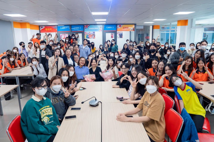 Sinh viên Khoa Hàn Quốc học thích thú “Đối mặt với AI - Tương lai của nghề biên phiên dịch” 124