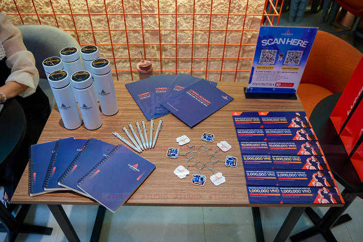 Sinh viên ngành Nghệ thuật số được đánh giá bài tập trực tiếp bởi chuyên gia của Lumina 48