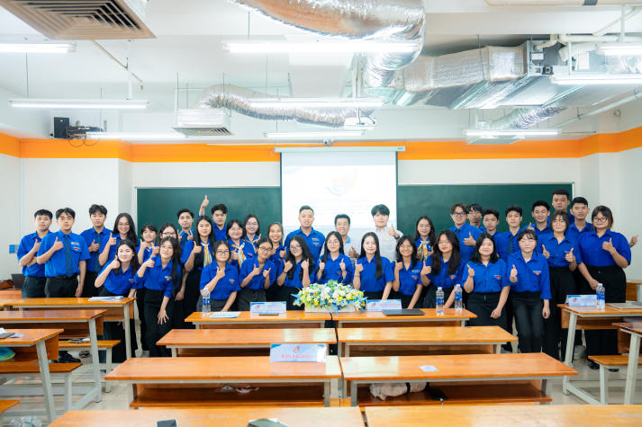 Đoàn Khoa Tài chính - Thương mại vững bước nhiệm kỳ mới với tinh thần “Đoàn kết - Tiên phong - Khát vọng - Hoài bão” 121