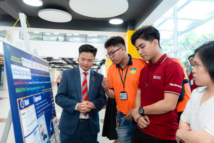 Dự án thật - Trải nghiệm thật: Sinh viên HUTECH trưởng thành qua loạt hoạt động thực chiến 42