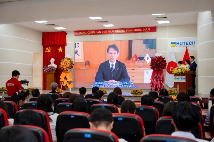 Japanese Consul General in Ho Chi Minh City sets high expectations for new students at VJIT Opening Ceremony 30