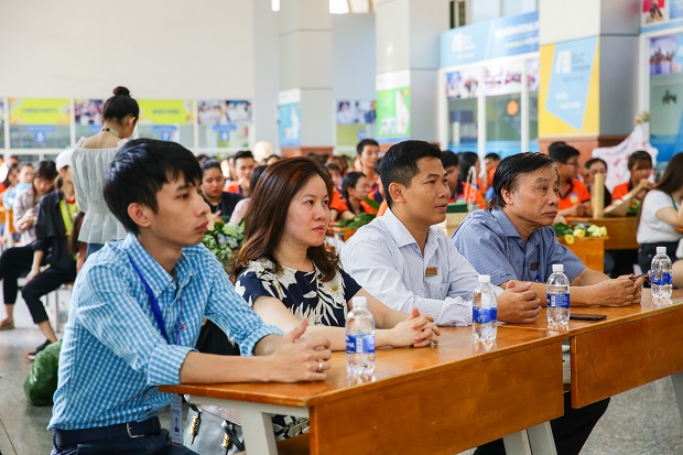 Sinh viên HUTECH gửi những lẵng hoa yêu thương chúc mừng ngày Phụ nữ Việt Nam 20/10 21