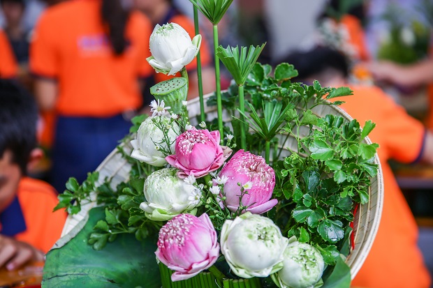 Sinh viên HUTECH gửi những lẵng hoa yêu thương chúc mừng ngày Phụ nữ Việt Nam 20/10 88