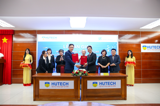 HUTECH ký kết hợp tác và nhận thiết bị tài trợ từ Công ty Zeng Hsing Industrial 102