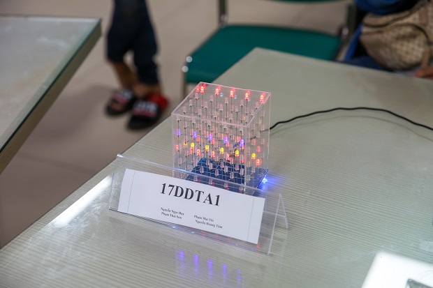 Sinh viên Viện Kỹ thuật “biến hóa” với đèn LED tại sân chơi “Thiết kế mạch đèn LED ứng dụng 2020” 165