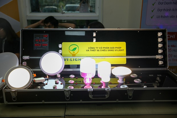 Sinh viên Viện Kỹ thuật “biến hóa” với đèn LED tại sân chơi “Thiết kế mạch đèn LED ứng dụng 2020” 171