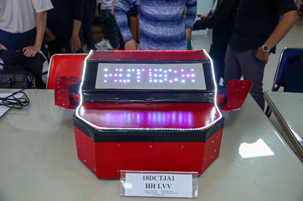HUTECH Institute of Engineering students transform with LED lights in the “Designing LED circuit applications” 2020 contest 187