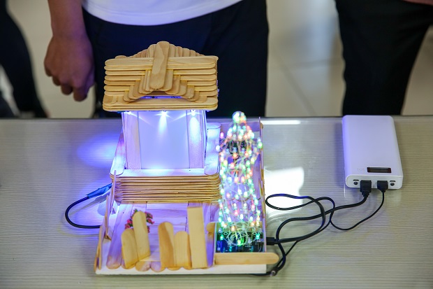 HUTECH Institute of Engineering students transform with LED lights in the “Designing LED circuit applications” 2020 contest 190