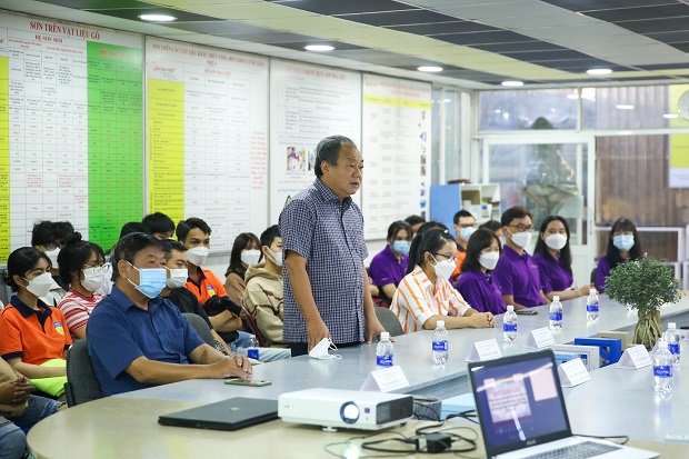 Sinh viên Khoa Kiến trúc - Mỹ thuật đã có chuyến tham quan thực tế, học tập chuyên môn tại Cty TNHH Sơn Hoa Việt 44