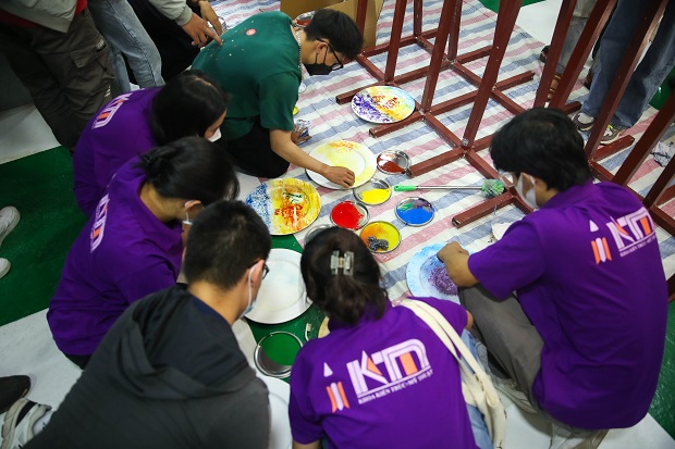 Sinh viên Khoa Kiến trúc - Mỹ thuật đã có chuyến tham quan thực tế, học tập chuyên môn tại Cty TNHH Sơn Hoa Việt 94