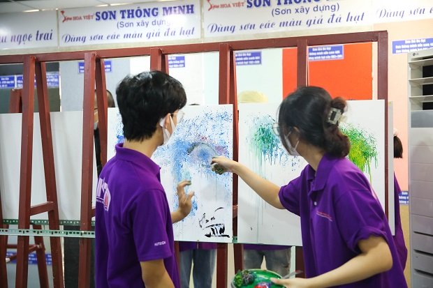 Sinh viên Khoa Kiến trúc - Mỹ thuật đã có chuyến tham quan thực tế, học tập chuyên môn tại Cty TNHH Sơn Hoa Việt 103