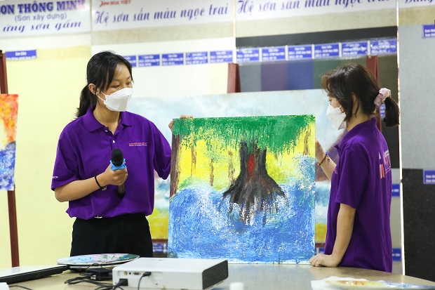 Sinh viên Khoa Kiến trúc - Mỹ thuật đã có chuyến tham quan thực tế, học tập chuyên môn tại Cty TNHH Sơn Hoa Việt 107