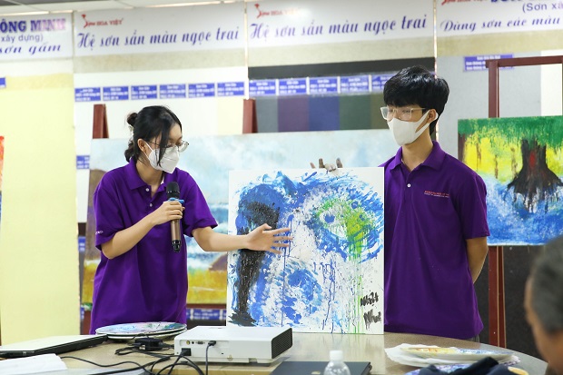 Sinh viên Khoa Kiến trúc - Mỹ thuật đã có chuyến tham quan thực tế, học tập chuyên môn tại Cty TNHH Sơn Hoa Việt 134