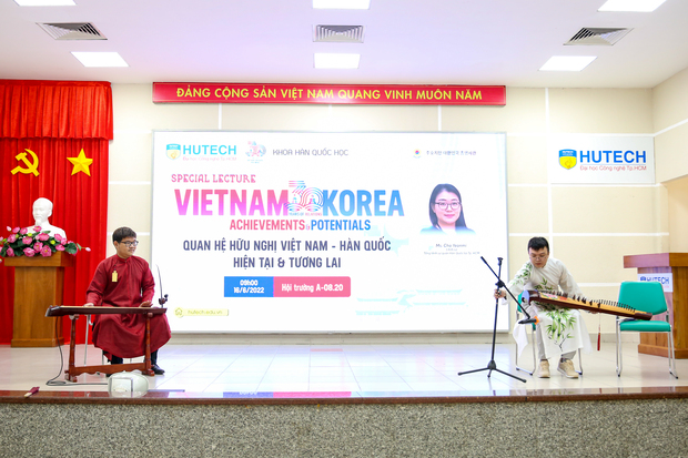 Khoa Hàn Quốc học cùng Tổng lãnh sự quán Hàn Quốc tại TP.HCM tổ chức chuyên đề về quan hệ Việt - Hàn