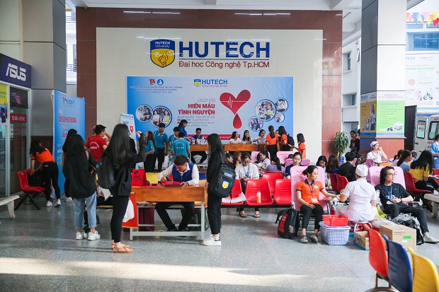 Ngày hội Hiến máu tình nguyện HUTECH - Sẻ giọt máu đào, trao niềm hy vọng 21