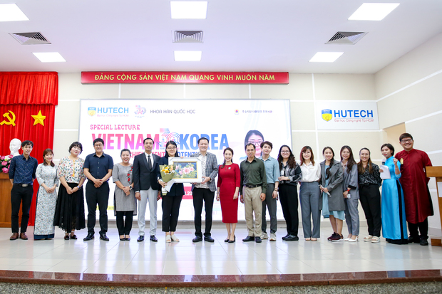 Khoa Hàn Quốc học cùng Tổng lãnh sự quán Hàn Quốc tại TP.HCM tổ chức chuyên đề về quan hệ Việt - Hàn 64