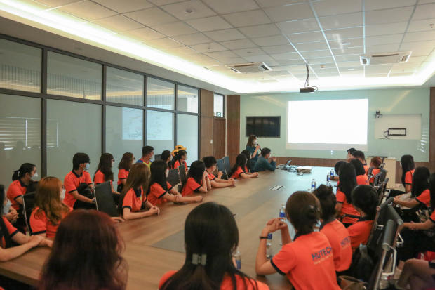 Sinh viên HUTECH tích lũy nhiều kinh nghiệm lý thú từ buổi tham quan thực tế tại Cty Jinyu Tire 45