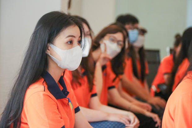 Sinh viên HUTECH tích lũy nhiều kinh nghiệm lý thú từ buổi tham quan thực tế tại Cty Jinyu Tire 55