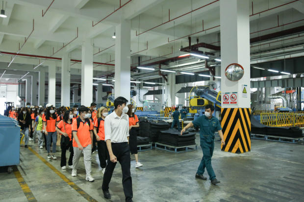 Sinh viên HUTECH tích lũy nhiều kinh nghiệm lý thú từ buổi tham quan thực tế tại Cty Jinyu Tire 88