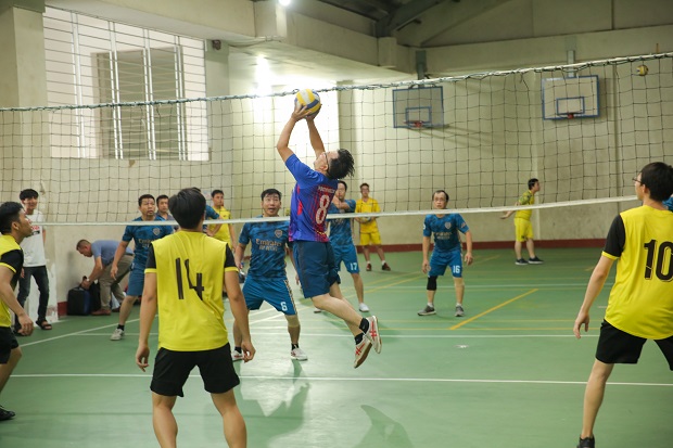 Raising the Men’s Volleyball Championship Cup, the Office of Academic Services and Testing closes the season with a resonating success 87