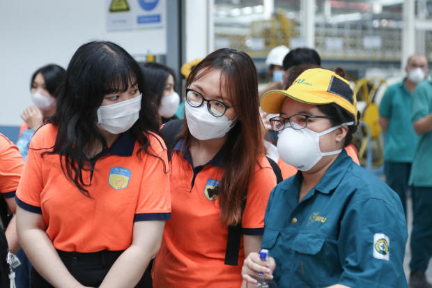 Sinh viên HUTECH tích lũy nhiều kinh nghiệm lý thú từ buổi tham quan thực tế tại Cty Jinyu Tire 107